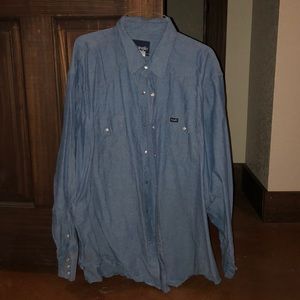 Men’s denim Wrangler button down shirt